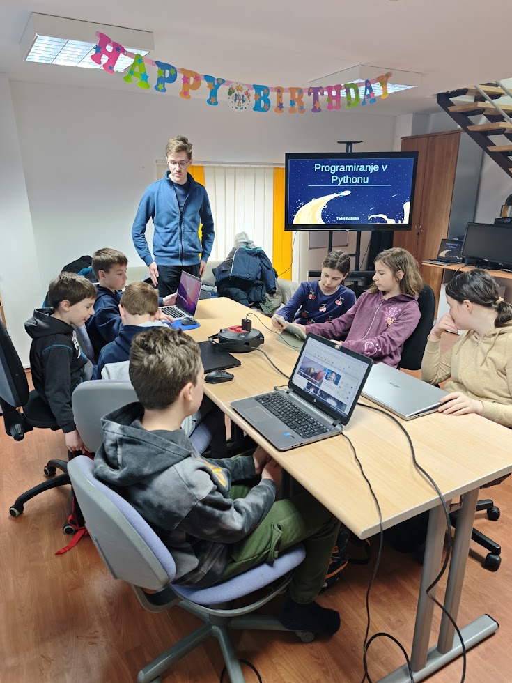 Programiranje s Pythonom – prvi koraki v svet kode